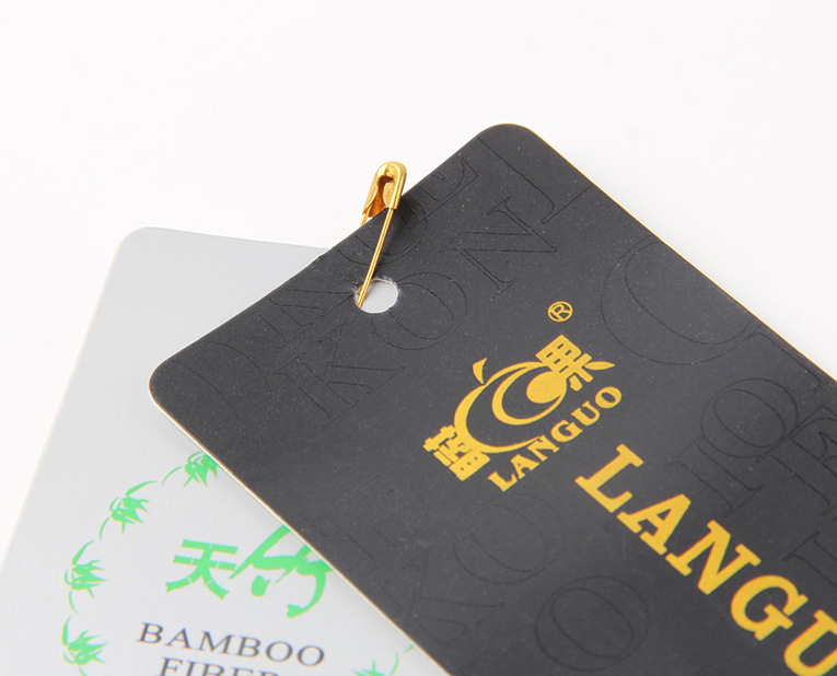 在选择服装纸牌定做工艺时，客人并不是最大的