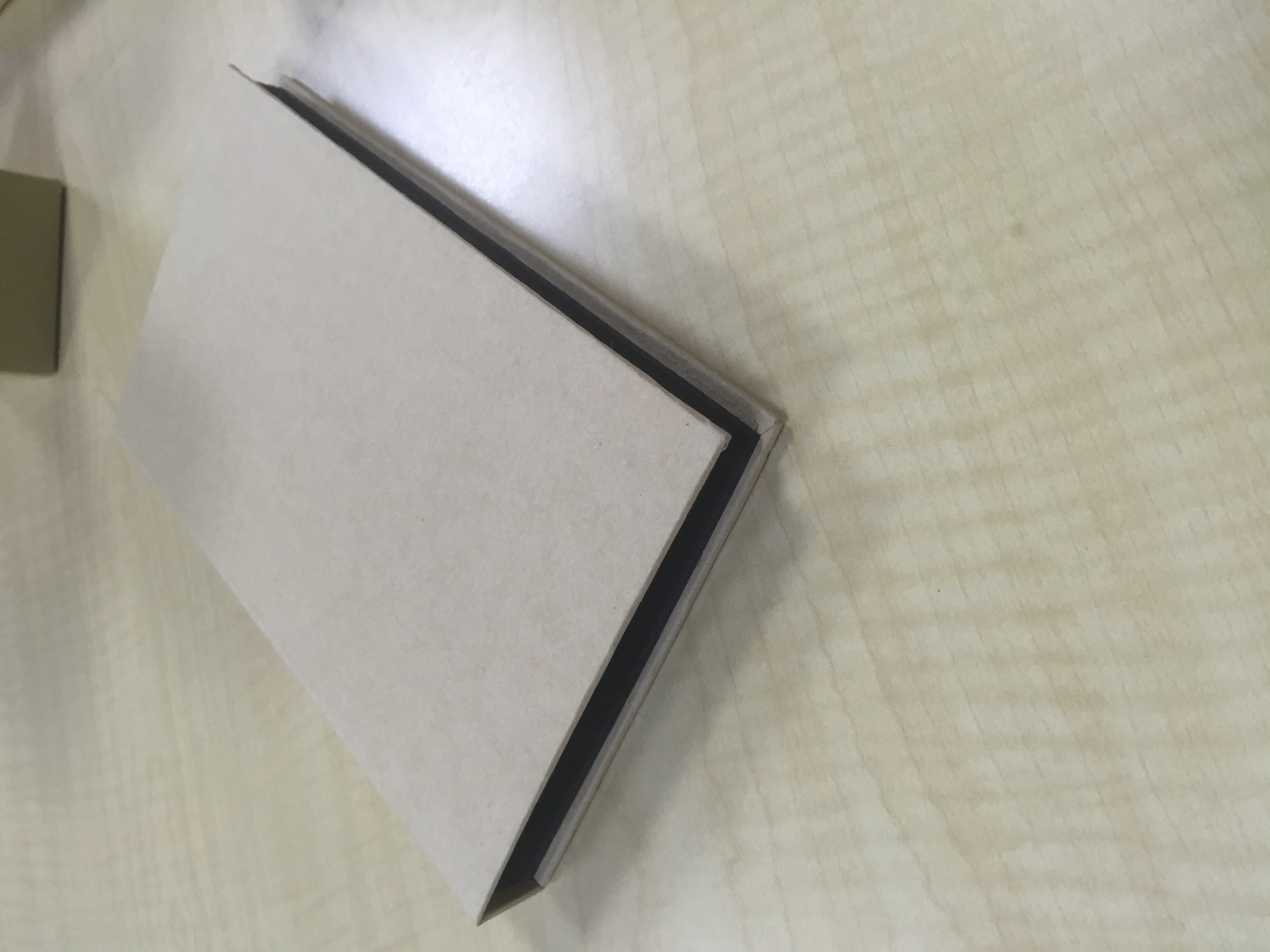 浅析牛皮纸盒厂家的主流御3家盒型